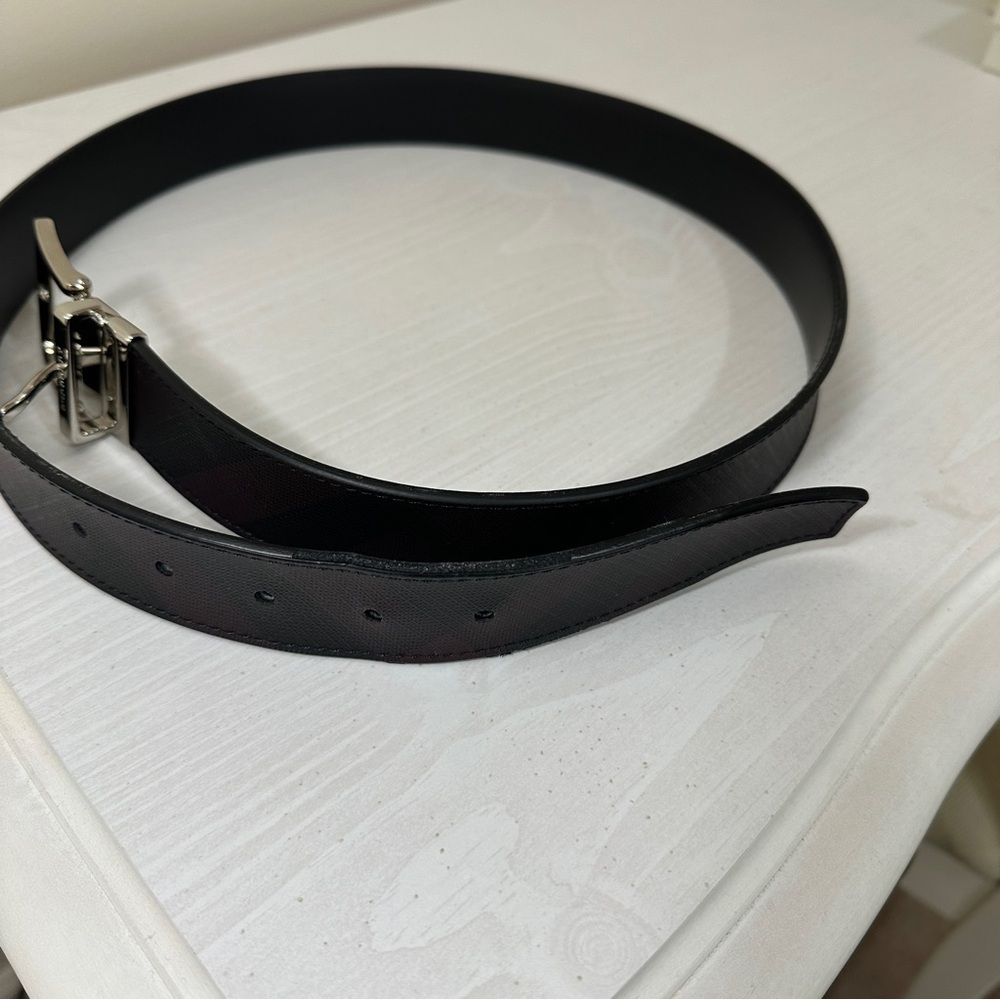 Burberry REVERSIBLE LONDON CHECK AND LEATHER BELT - Picture 10 of 14